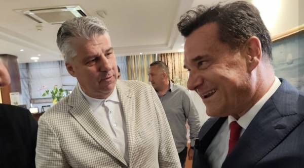 «Ανεξάρτητη Ενωτική Πρωτοβουλία»: σκληρή κριτική σε Τοψίδη για «επικοινωνιακό σόου» στα ερείπια του ΕΣΥ